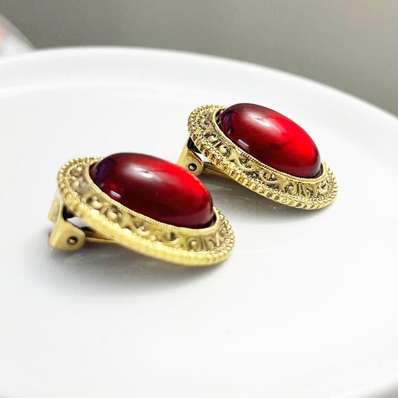 1928 Brand Vintage Red Cabochon Oval Clip Earrings - Picture 3 of 5